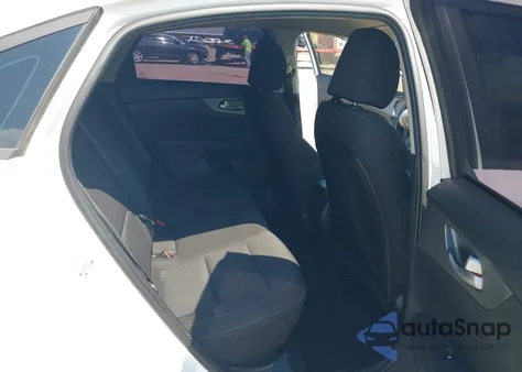 2021 Kia Forte Lxs z USA, uszkodzony, nr VIN 3KPF24AD7ME324735